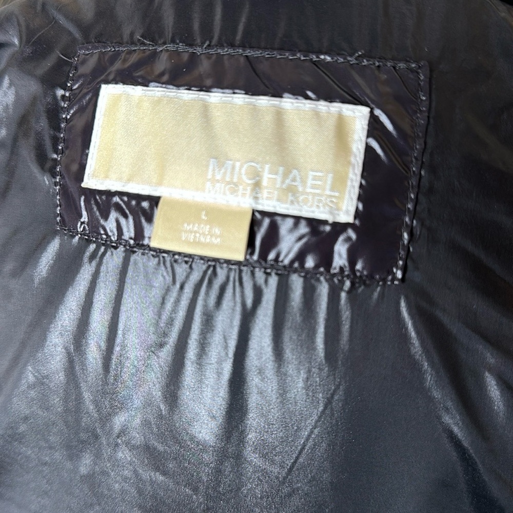 Woman Micheal Kors hooded  puffer jacket size large. Down/fathers fill no tags - Picture 8 of 10